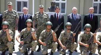 Davudoğlu görüşən əsgərlərə patron vermədilər