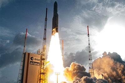 “Ariane 5” start götürdü