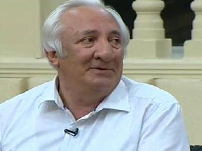 "Tahir Əkbər əməliyyat olunmalıdır"