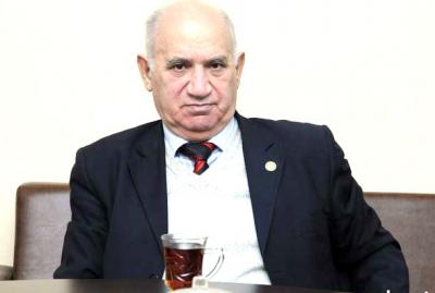 "... O nə bilir, dərslik necə olmalıdır?!"