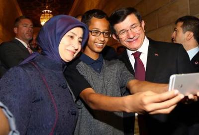 Davudoğlu düzəltdiyi saata görə problemlə üzləşən amerikalı şagirdlə görüşdü