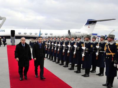 İvanişvilinin Azərbaycana səfəri başlayıb (Yenilənib)