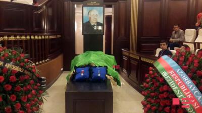 Akademik Nadir Seyidovla vida mərasimi keçirilir