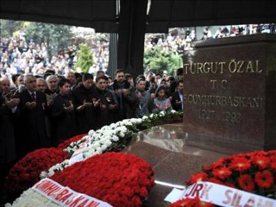 Turqut Özalın qəbri açılacaq