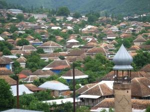 Şəkidə məzarları təhqir edənlər tutulub