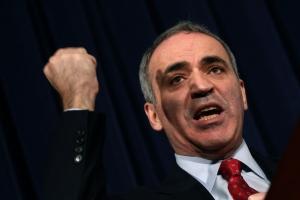 Kasparov 2 il müddətinə FİDE-dən kənarlaşdırıldı