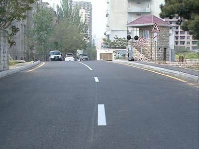 Şəhərdə daha bir yol bağlandı