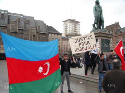 Ermənistanın Parisdəki səfirliyi qarşısında etiraz aksiyası keçirilib
