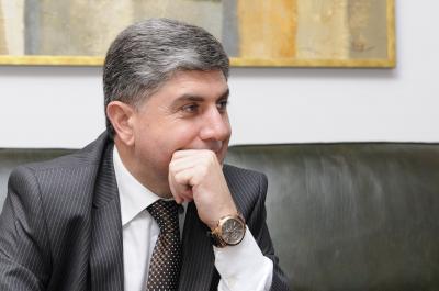 "Ruslan Çovdarov işdən öz ərizəsi ilə çıxıb"