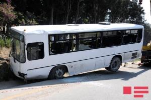 Marşrut avtobusu mikroavtobusla toqquşub: 8 yaralı