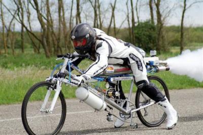 Fransalı velosipedçi qatar sürəti yığdı