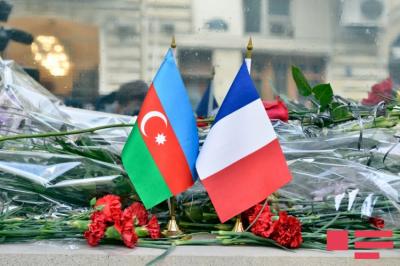 Fransada terror aktları zamanı ölənlər Bakıda yad edildi