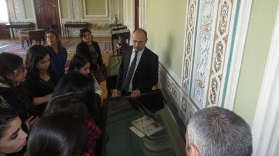 İncəsənət Universitetinin tələbələri Əlyazmalar İnstitunda