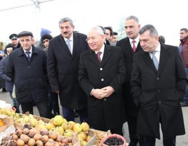 Nazir Sumqayıtdakı yarmarkada