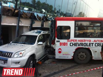 Avtobus avtomobillə toqquşub, bir hərbçi ölüb