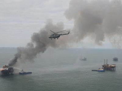 İtkin düşən neftçilərin axtarışına bir təyyarə və 3 helikopter cəlb olunub