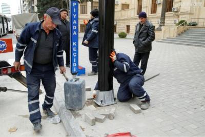 Tıxac yaradan piyada keçidlərinin qarşısında işıqfor quraşdırılır