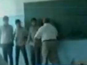 Sumqayıtda müəllimin şagirdləri döydüyü video