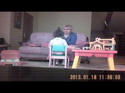 Dayə uşağı döyür (VİDEO)