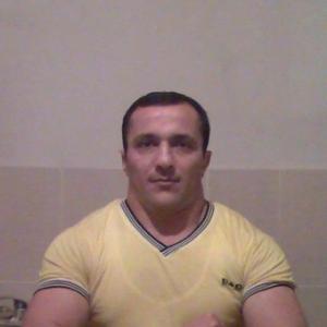 Polis maşınını çəkiclə əzən şəxs barəsində həbs-qətimkan tədbiri