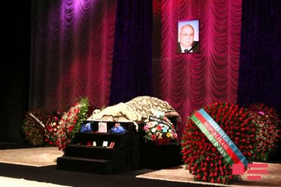 Maqsud İbrahimbəyovla vida mərasimi başlayıb
