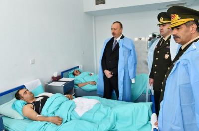 İlham Əliyev yaralı hərbçilərə baş çəkdi - Fotoreportaj