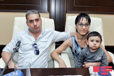 Martirosyan ailəsi ilə birlikdə üçüncü ölkəyə göndərildi