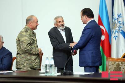 Şəhid zabitin medalı ailəsinə təqdim edildi