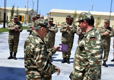 Bir qrup veteran cəbhə bölgəsində