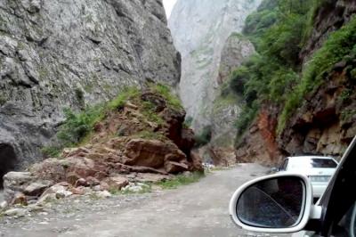 Quba-Xınalıq yolunda dağ uçqunu: 6 kəndlə əlaqə kəsilib