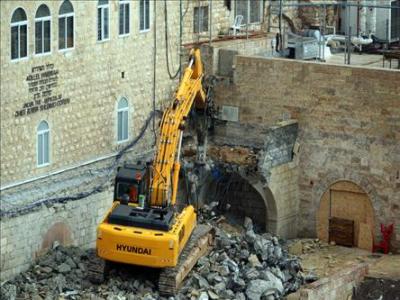 İsrail Osmanlı əsərlərini uçurur