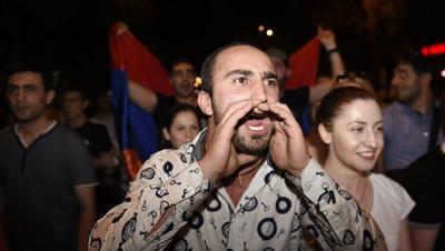 Sarkisyan tamaşanı yarıda dayandırmalı oldu