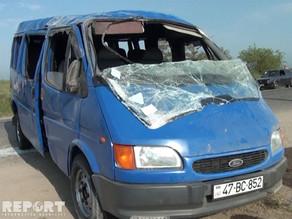 ​Salyanda mikroavtobus aşdı: 10 yaralı