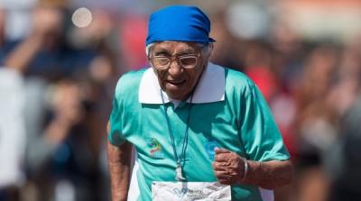 Kanadada 100 yaşlı qadın kütləvi qaçışda iştirak edib