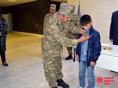 Şəhid hərbçinin medalı oğluna təqdim olundu