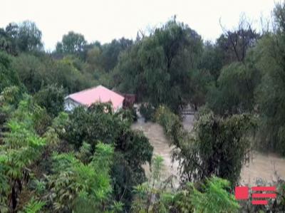 Cəlilabadda çay məcrasından çıxıb