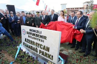 Dənizlidə Azərbaycan-Qarabağ parkı salındı, Xocalı soyqırımına abidə qoyuldu - Foto