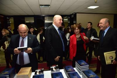 Bosniyada azərbaycanlı yazıçı və deputatın kitablarının təqdimatı keçirildi - Foto