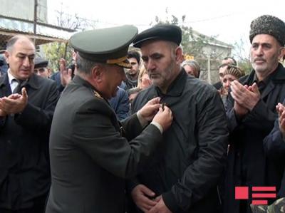 Şəhid gizirin medalı ailəsinə təqdim olundu