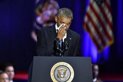Obama vida nitqində ağladı - Video