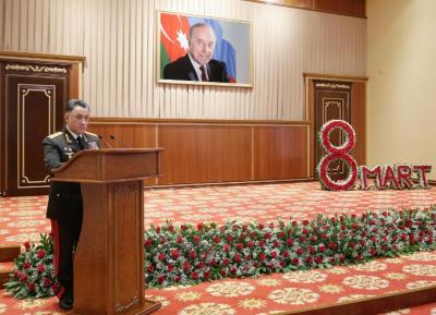 Usubov qadın polisləri təbrik etdi