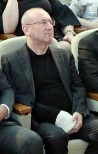 Nazir müavininin qolu sınıb