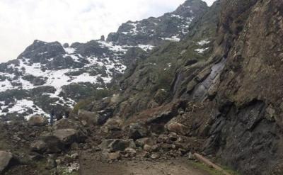Şahdağ Milli Parkında uçqun: yol bağlandı