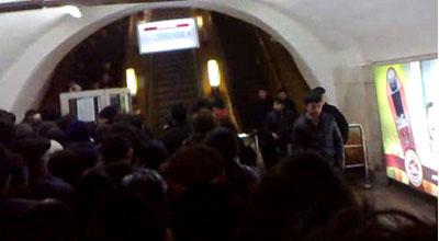 Bakı metrosunda problem yaşandı (VİDEO)