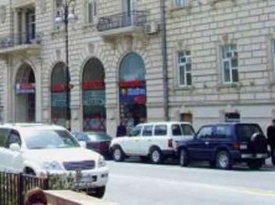 Bakıda avtomobillərin yol kənarında saxlanılmasına icazə verilməyəcək