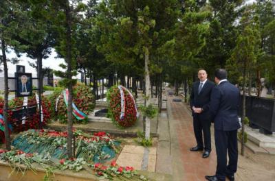 Prezident Natiq Əliyevin məzarını ziyarət etdi