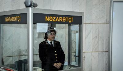 Polis hollandiyalı turistin pulqabısını taparaq sahibinə verdi