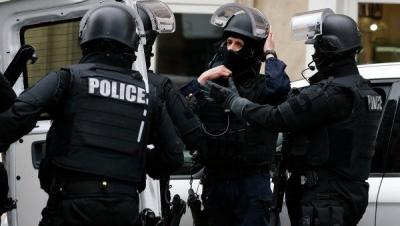 Fransada naməlum silahlılar məscid qarşısında atəş açaraq 8 nəfəri yaraladılar
