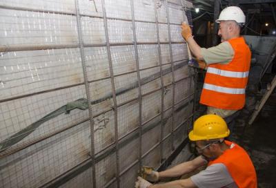 "Nizami" metro stansiyasında ilk dörd panno bərpa edildi