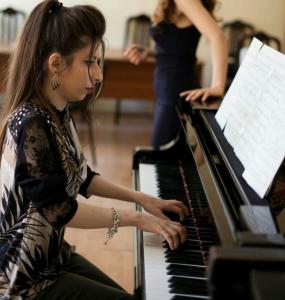 Musiqili Teatrın pianoçusu beynəlxalq müsabiqədə fərqləndi